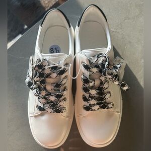 Karl Lagerfeld Paris Capree White Black Lace Up Logo Charm Sneakers Women New